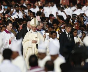 asisten mas de 500 mil personas a misa del papa en colombo 