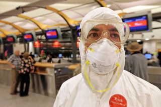 pol ebola-aeropuerto